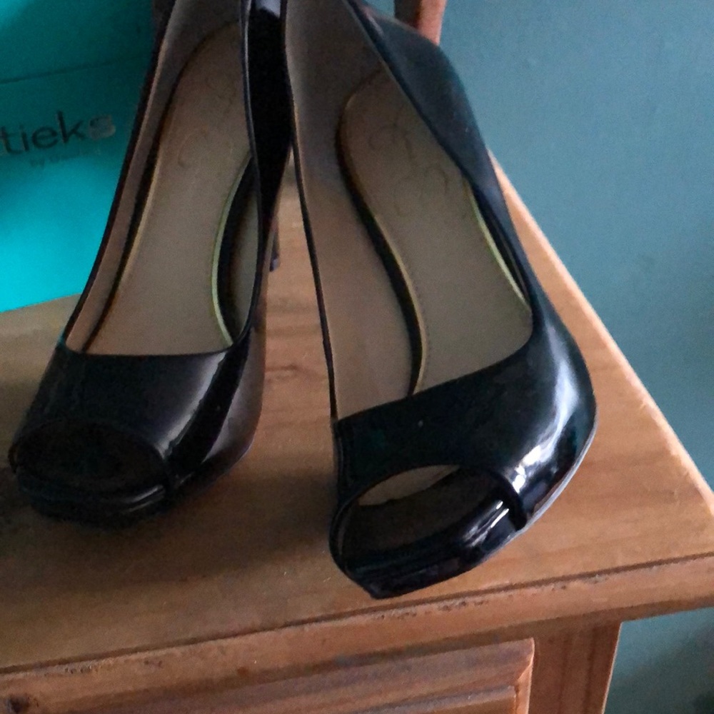 JESSICA SIMPSON PATENT LEATHER BLACK HIGH HEELS SIZE 8 WOMENS